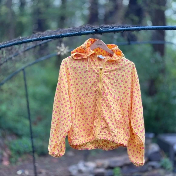 VINTAGE UNIONBAY Yellow Raincoat/windbreaker with Hood and Polka Dot Pattern